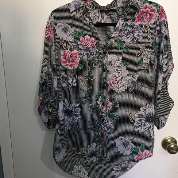 FLORAL STRIPPED LONG SLEEVED BLOUSE. LIKE NEW. - Picture 1 of 3